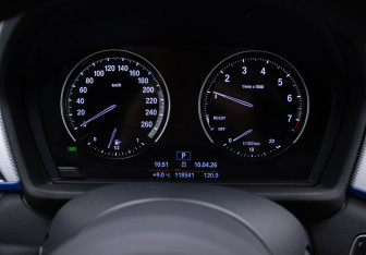 Подержанный автомобиль BMW X1 2018 года (12 фото)