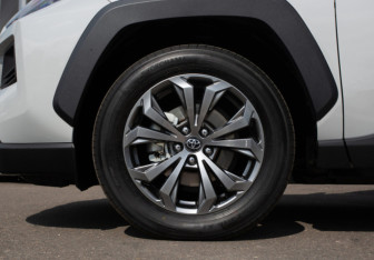 Новый Toyota RAV4 2025 (10 фото)