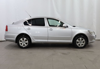 Подержанный автомобиль Skoda Octavia Liftback 2008 года (7 фото)