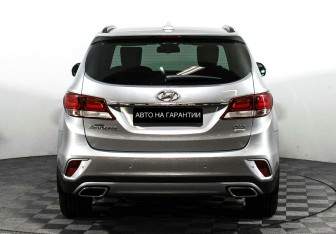 Подержанный автомобиль Hyundai Santa Fe 2017 года (4 фото)