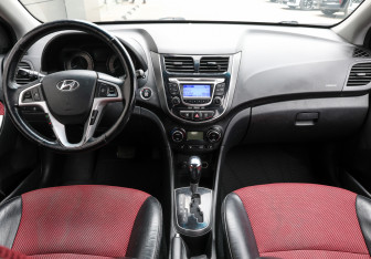 Подержанный автомобиль Hyundai Solaris Hatchback 2013 года (13 фото)