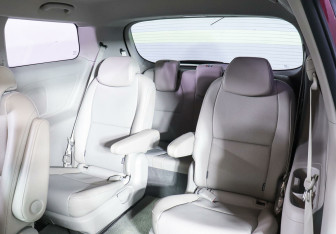 Подержанный автомобиль Kia Carnival 2019 года (20 фото)