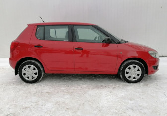 Подержанный автомобиль Skoda Fabia Hatchback 2013 года (4 фото)