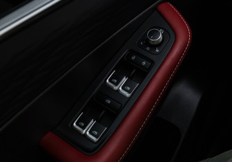 Подержанный автомобиль Geely Coolray 2023 года (17 фото)