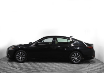 Подержанный автомобиль Lexus ES 2018 года (8 фото)
