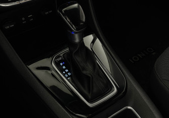 Подержанный автомобиль Hyundai IONIQ 2019 года (15 фото)