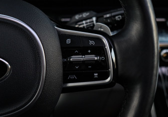 Подержанный автомобиль Kia Carnival 2021 года (34 фото)