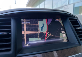 Подержанный автомобиль Infiniti JX 2013 года (19 фото)