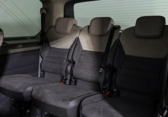 Подержанный автомобиль Volkswagen Multivan 2022 года (21 фото)