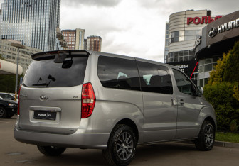Подержанный автомобиль Hyundai Grand Starex 2014 года (4 фото)