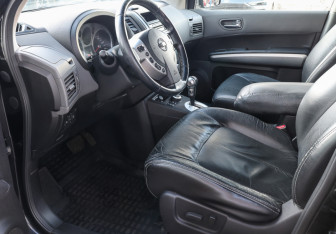 Подержанный автомобиль Nissan X-Trail 2008 года (16 фото)