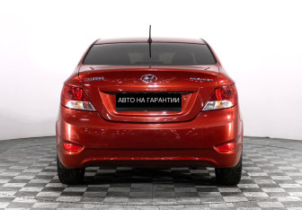 Подержанный автомобиль Hyundai Solaris Sedan 2014 года (4 фото)