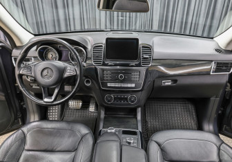 Подержанный автомобиль Mercedes-Benz GLE 2015 года (14 фото)