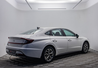 Подержанный автомобиль Hyundai Sonata 2021 года (5 фото)