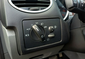 Подержанный автомобиль Ford Focus Hatchback 2008 года (17 фото)