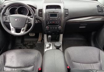Подержанный автомобиль Kia Sorento 2012 года (10 фото)