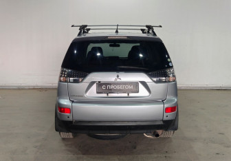 Подержанный автомобиль Mitsubishi Outlander 2011 года (6 фото)