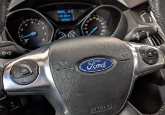 Подержанный автомобиль Ford Focus Hatchback 2012 года (25 фото)