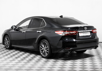 Подержанный автомобиль Toyota Camry Sedan 2022 года (7 фото)