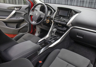 Подержанный автомобиль Mitsubishi Eclipse Cross 2021 года (11 фото)