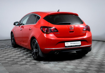 Подержанный автомобиль Opel Astra Hatchback 2013 года (7 фото)