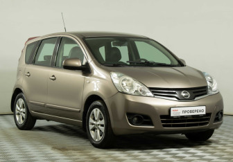 Подержанный автомобиль Nissan Note 2012 года (3 фото)