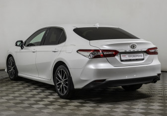 Подержанный автомобиль Toyota Camry Sedan 2021 года (7 фото)