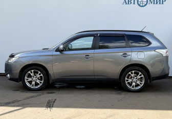 Подержанный автомобиль Mitsubishi Outlander 2012 года (8 фото)