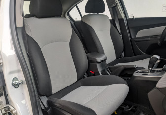 Подержанный автомобиль Chevrolet Cruze Sedan 2013 года (22 фото)