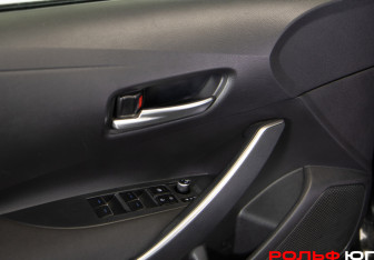 Подержанный автомобиль Toyota Corolla Sedan 2019 года (17 фото)