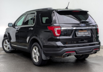 Подержанный автомобиль Ford Explorer 2018 года (7 фото)