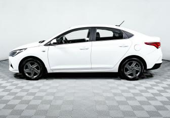 Подержанный автомобиль Hyundai Solaris Sedan 2021 года (3 фото)