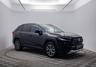 Подержанный автомобиль Toyota RAV4 2023 года (3 фото)