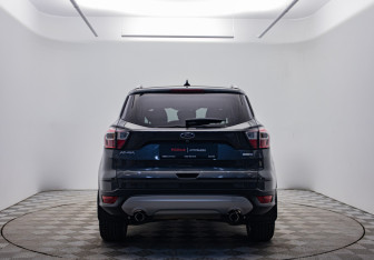 Подержанный автомобиль Ford Kuga 2018 года (6 фото)