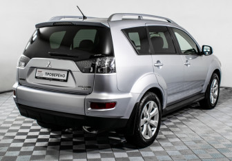 Подержанный автомобиль Mitsubishi Outlander 2010 года (5 фото)