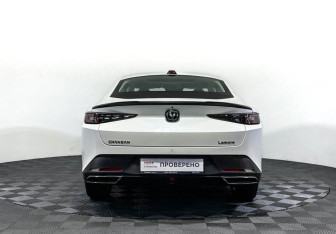 Подержанный автомобиль Changan Lamore 2023 года (6 фото)