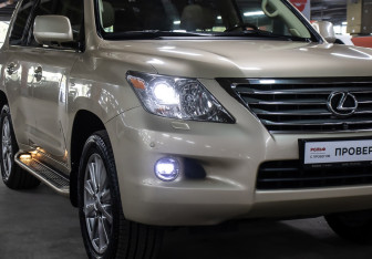 Подержанный автомобиль Lexus LX 2008 года (23 фото)