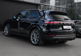 Подержанный автомобиль Porsche Cayenne 2019 года (6 фото)