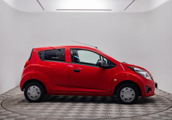 Подержанный автомобиль Chevrolet Spark 2013 года (4 фото)
