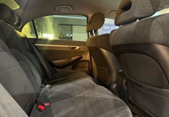 Подержанный автомобиль Honda Civic Sedan 2011 года (11 фото)