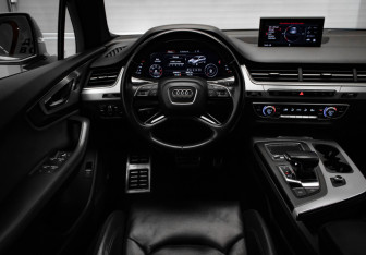 Подержанный автомобиль Audi Q7 2016 года (9 фото)