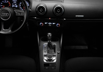Подержанный автомобиль Audi A3 Sedan 2016 года (16 фото)