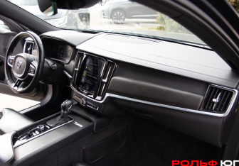 Подержанный автомобиль Volvo V90 Cross Country 2017 года (7 фото)