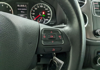 Подержанный автомобиль Volkswagen Tiguan 2010 года (27 фото)