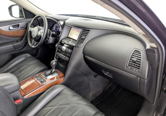 Подержанный автомобиль Infiniti QX70 2016 года (11 фото)