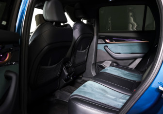 Подержанный автомобиль Geely Monjaro 2023 года (11 фото)