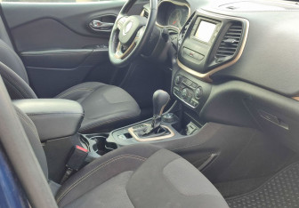 Подержанный автомобиль Jeep Cherokee 2014 года (9 фото)