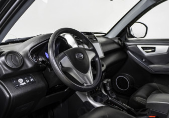 Подержанный автомобиль Lifan X60 2016 года (10 фото)