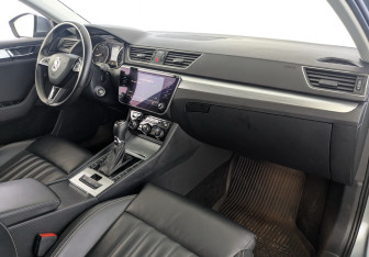 Подержанный автомобиль Skoda Superb Liftback 2019 года (20 фото)