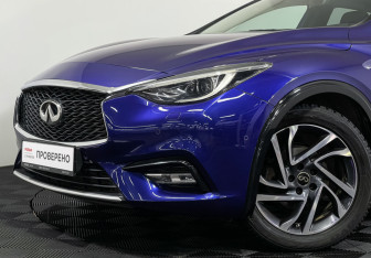 Подержанный автомобиль Infiniti Q30 2016 года (18 фото)